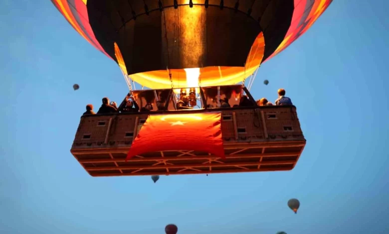 Kapadokya’da 23 Nisan kutlamaları sıcak hava balonlarıyla renklendi Kapadokya’da 23 Nisan kutlamaları sıcak hava balonlarıyla renklendi