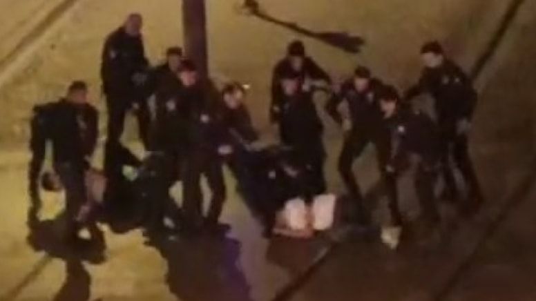 Valilik açıkladı: Zor kullanma sınırlarını aşan 3 polis açığa alındı Valilik açıkladı: Zor kullanma sınırlarını aşan 3 polis açığa alındı