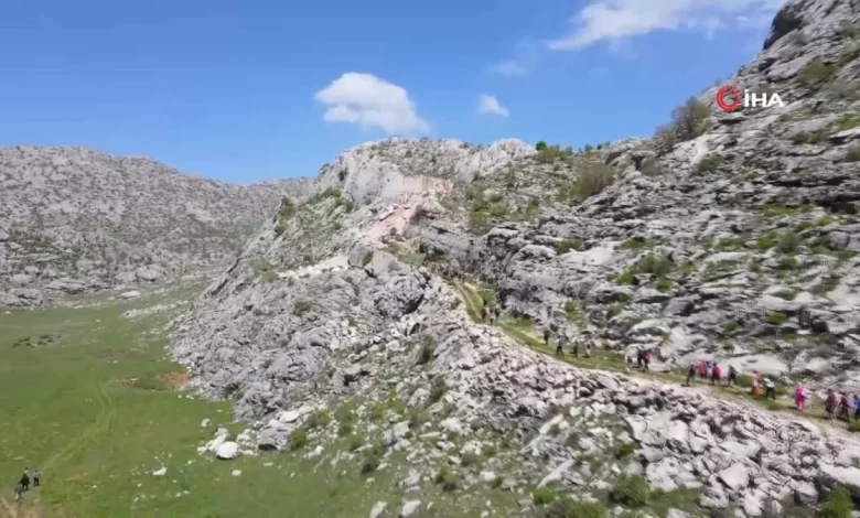 Ağlayan Gelin ziyaretçi akınına uğradı Ağlayan Gelin ziyaretçi akınına uğradı