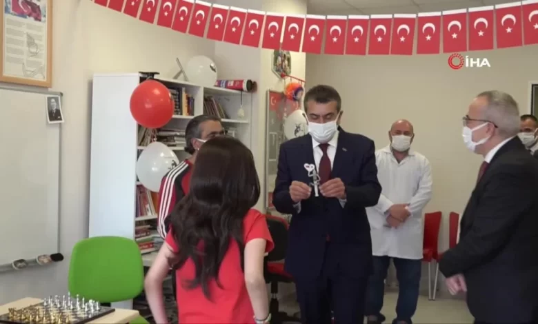 Bakan Tekin, Ankara’da hastane sınıfı ziyaret etti Bakan Tekin, Ankara’da hastane sınıfı ziyaret etti