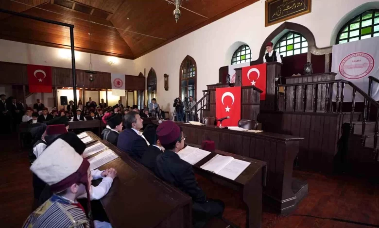 Milli Eğitim Bakanı Yusuf Tekin, 23 Nisan kutlamalarında çocuklara vatan sevgisini anlattı Milli Eğitim Bakanı Yusuf Tekin, 23 Nisan kutlamalarında çocuklara vatan sevgisini anlattı
