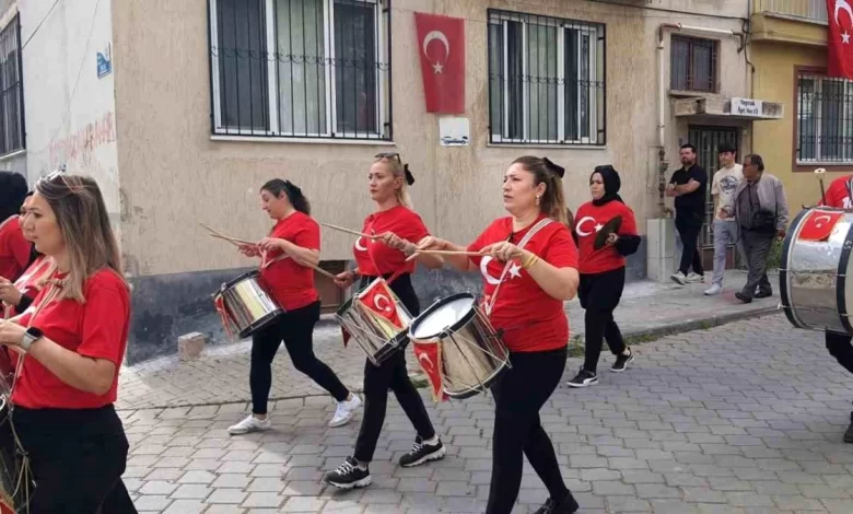 Denizli’de Velilerden Oluşan Bando Takımı Gösteri Yaptı Denizli’de Velilerden Oluşan Bando Takımı Gösteri Yaptı