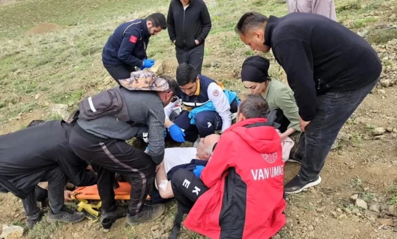 UMKE Ekipleri, Erek Dağı’nda Rahatsızlanan Vatandaşa Yardım Etti UMKE Ekipleri, Erek Dağı’nda Rahatsızlanan Vatandaşa Yardım Etti