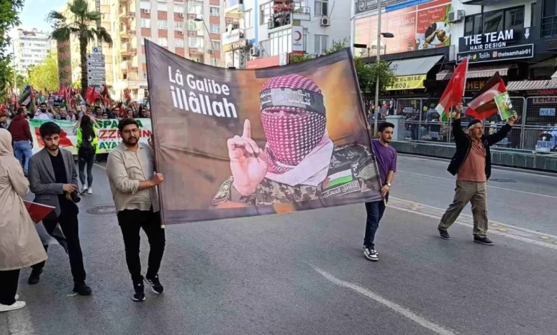 Antalya’da Gazze için düzenlenen yürüyüşe katılan Eğitim Bir Sen Antalya Şube Başkanı Eyüp Bülent Miran’dan çağrı Antalya’da Gazze için düzenlenen yürüyüşe katılan Eğitim Bir Sen Antalya Şube Başkanı Eyüp Bülent Miran’dan çağrı