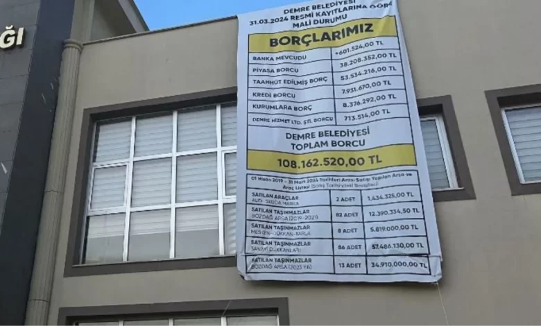 İYİ Parti’den CHP’ye geçen Demre’de belediyenin sandalyeleri kahvehanede çıktı
