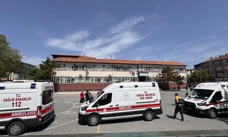 Kayseri’de 24 öğrenci gıda zehirlenmesi şüphesiyle hastaneye kaldırıldı Kayseri’de 24 öğrenci gıda zehirlenmesi şüphesiyle hastaneye kaldırıldı