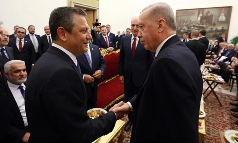 Kılıçdaroğlu’ndan Erdoğan’la görüşen Özel’e sert tepki: Sarayla müzakere edilmez mücadele edilir Kılıçdaroğlu’ndan Erdoğan’la görüşen Özel’e sert tepki: Sarayla müzakere edilmez mücadele edilir