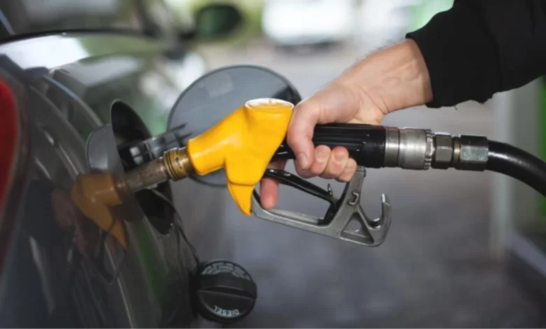 Bu gece yarısından itibaren motorine 1 lira 17 kuruş indirim gelmesi bekleniyor Bu gece yarısından itibaren motorine 1 lira 17 kuruş indirim gelmesi bekleniyor