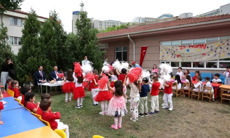 Düzce Üniversitesi Rektörü 23 Nisan'da Çocuklarla Buluştu Düzce Üniversitesi Rektörü 23 Nisan'da Çocuklarla Buluştu