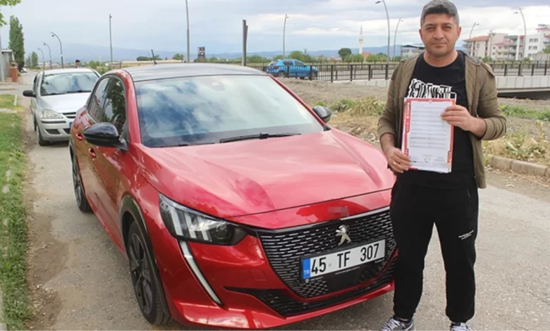 Sıfır kilometre diye aldığı otomobil hasarlı çıktı: Direklerine kadar aracımı boyamışlar Sıfır kilometre diye aldığı otomobil hasarlı çıktı: Direklerine kadar aracımı boyamışlar