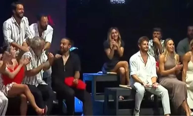Survivor ‘Birleşme Partisi’nde Yarışmacılar Şarkı Söyledi Survivor ‘Birleşme Partisi’nde Yarışmacılar Şarkı Söyledi