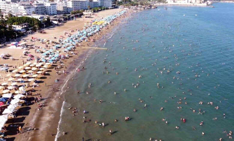 Mersin’in Kızkalesi’nde Tatilcilerin Yoğunluğu Dikkat Çekiyor Mersin’in Kızkalesi’nde Tatilcilerin Yoğunluğu Dikkat Çekiyor