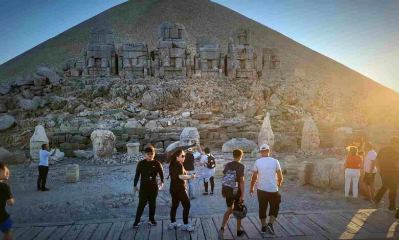 Nemrut Dağı’na Turist Sayısı Azaldı Nemrut Dağı’na Turist Sayısı Azaldı