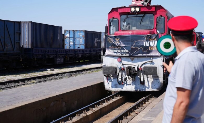 Turistik Tatvan Treni Elazığ’da Mola Verdi Turistik Tatvan Treni Elazığ’da Mola Verdi