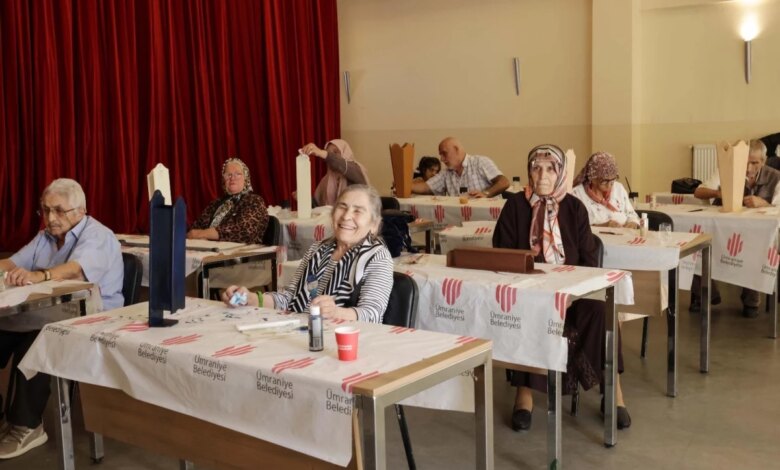 Ümraniye Belediyesi Gülden Soyak Engelliler Merkezi’nde Ahşap Boyama Etkinlikleri Ümraniye Belediyesi Gülden Soyak Engelliler Merkezi’nde Ahşap Boyama Etkinlikleri