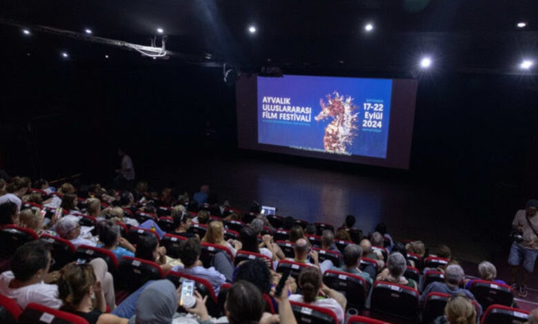 Ayvalık Uluslararası Film Festivali’nde 2. gün geride kaldı Ayvalık Uluslararası Film Festivali’nde 2. gün geride kaldı