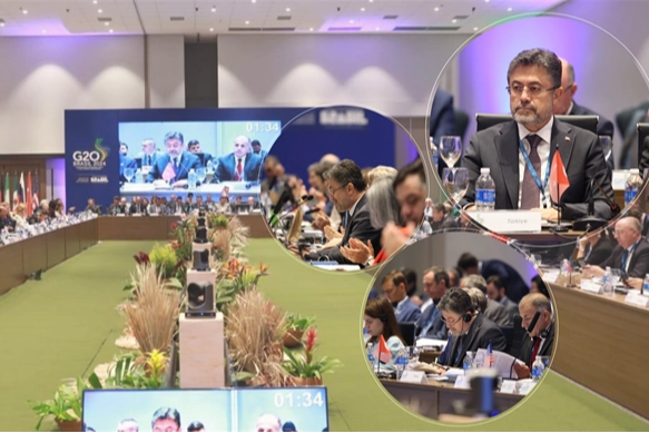 Bakan Yumaklı: "Gençlerin ve kadınların tarımsal üretimin içinde olması en önemli gündem maddemiz" Bakan Yumaklı: "Gençlerin ve kadınların tarımsal üretimin içinde olması en önemli gündem maddemiz"