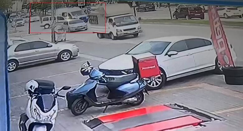 Hasta taşıyan ambulans otomobil ile kafa kafaya çarpıştı Hasta taşıyan ambulans otomobil ile kafa kafaya çarpıştı