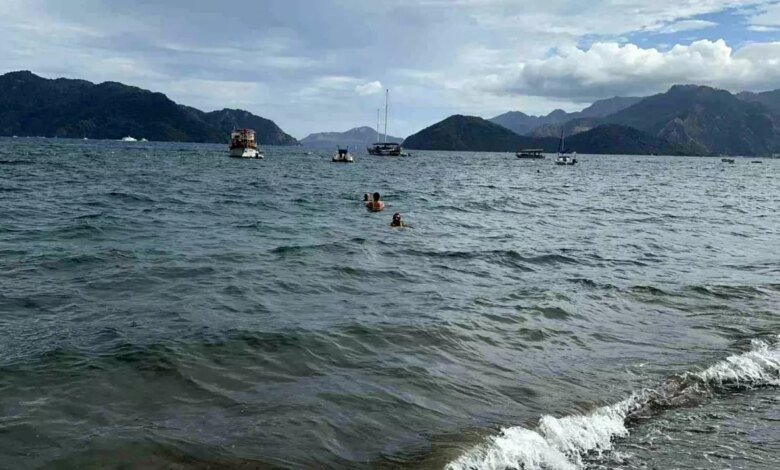 Marmaris’te Sonbahar Yağmurları Tatilcileri Etkilemedi Marmaris’te Sonbahar Yağmurları Tatilcileri Etkilemedi