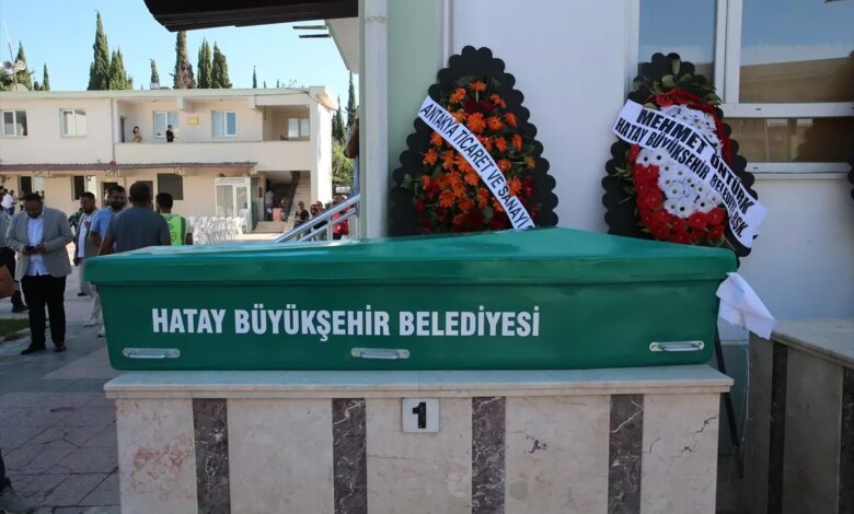 Tomris Giritlioğlu’nun Cenazesi Hatay’da Toprağa Verildi Tomris Giritlioğlu’nun Cenazesi Hatay’da Toprağa Verildi