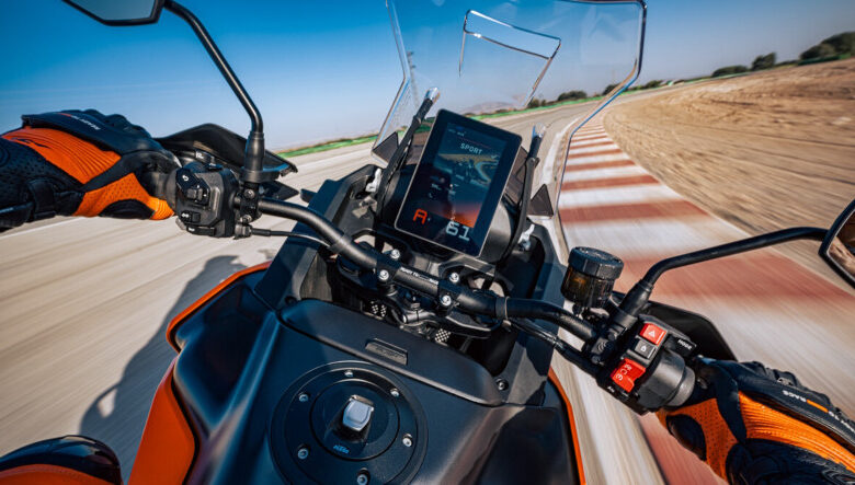 Android Automotive OS, KTM ile Şimdi de Motosikletlere Geldi Android Automotive OS, KTM ile Şimdi de Motosikletlere Geldi