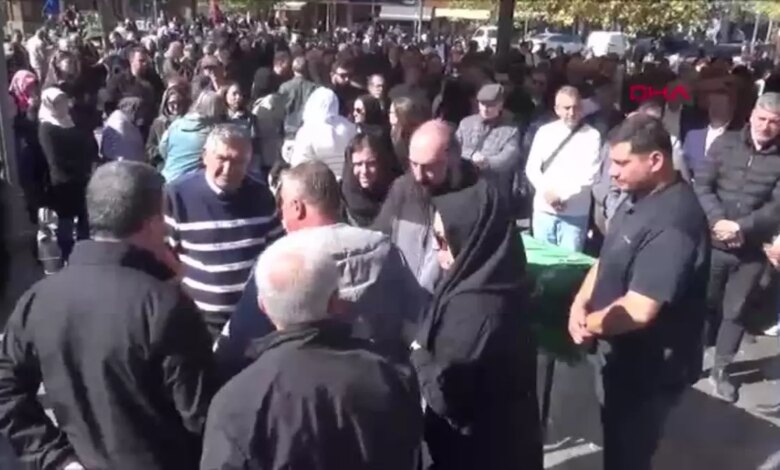 Tur Otobüsü Kazasında Hayatını Kaybeden Çift Toprağa Verildi Tur Otobüsü Kazasında Hayatını Kaybeden Çift Toprağa Verildi