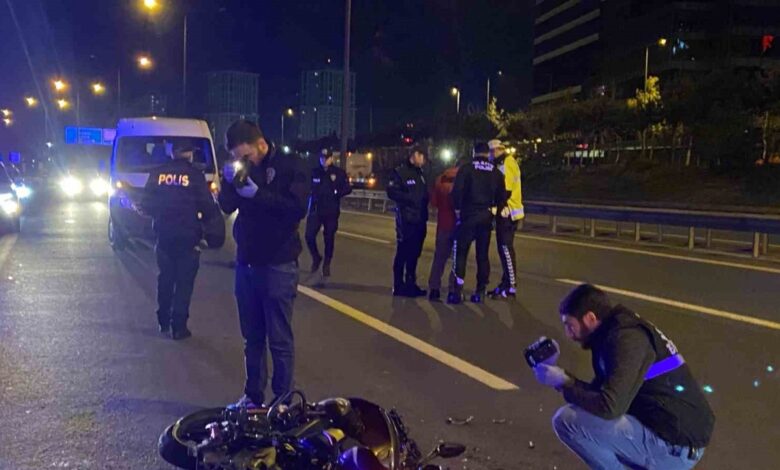 Esenler TEM Otoyolu’nda feci kaza… Motosiklet asfalt yenileme aracına çarptı: 1 ölü Esenler TEM Otoyolu’nda feci kaza… Motosiklet asfalt yenileme aracına çarptı: 1 ölü