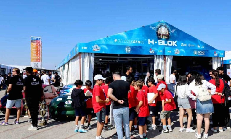Gaziantep Üniversitesi’nin ödüllü projeleri TEKNOFEST ziyaretçileriyle buluştu Gaziantep Üniversitesi’nin ödüllü projeleri TEKNOFEST ziyaretçileriyle buluştu