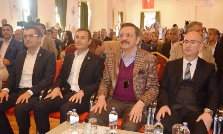 TOBB Başkanı Hisarcıklıoğlu Ayvalık Zeytin Festivaline Katıldı TOBB Başkanı Hisarcıklıoğlu Ayvalık Zeytin Festivaline Katıldı