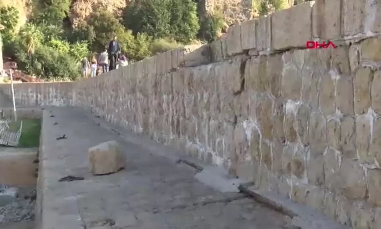 Antalya Kaleiçi’ndeki Yat Limanı İskelesi Çökme Tehlikesiyle Karşı Karşıya Antalya Kaleiçi’ndeki Yat Limanı İskelesi Çökme Tehlikesiyle Karşı Karşıya