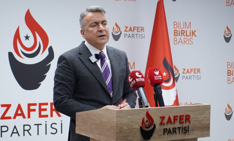“ÜMİT ÖZDAĞ, HERHANGİ BİR SUÇ İŞLEDİĞİ İÇİN DEĞİL, MUHALİF BİR SİYASİ FİGÜR OLDUĞU İÇİN CEZAEVİNDEDİR. TUTUKLANMASI, MUHALEFETİ SİNDİRME VE BASKI ALTINA ALMA ÇABALARININ BİR PARÇASIDIR.” “ÜMİT ÖZDAĞ, HERHANGİ BİR SUÇ İŞLEDİĞİ İÇİN DEĞİL, MUHALİF BİR SİYASİ FİGÜR OLDUĞU İÇİN CEZAEVİNDEDİR. TUTUKLANMASI, MUHALEFETİ SİNDİRME VE BASKI ALTINA ALMA ÇABALARININ BİR PARÇASIDIR.”