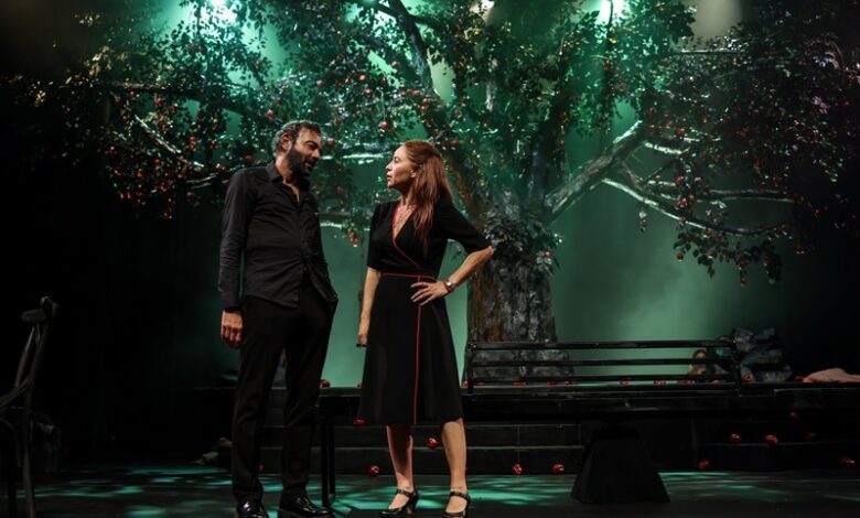 Kerem Alışık ve Evrim Alasya’dan aşk dolu bir sahne şöleni Kerem Alışık ve Evrim Alasya’dan aşk dolu bir sahne şöleni