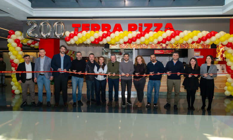 Türkiye’nin sevilen yerli pizza markalarından Terra Pizza, büyüme yolculuğunda önemli bir adım daha atarak 200. şubesini İstanbul Watergarden AVM’de açtı. Türkiye’nin sevilen yerli pizza markalarından Terra Pizza, büyüme yolculuğunda önemli bir adım daha atarak 200. şubesini İstanbul Watergarden AVM’de açtı.