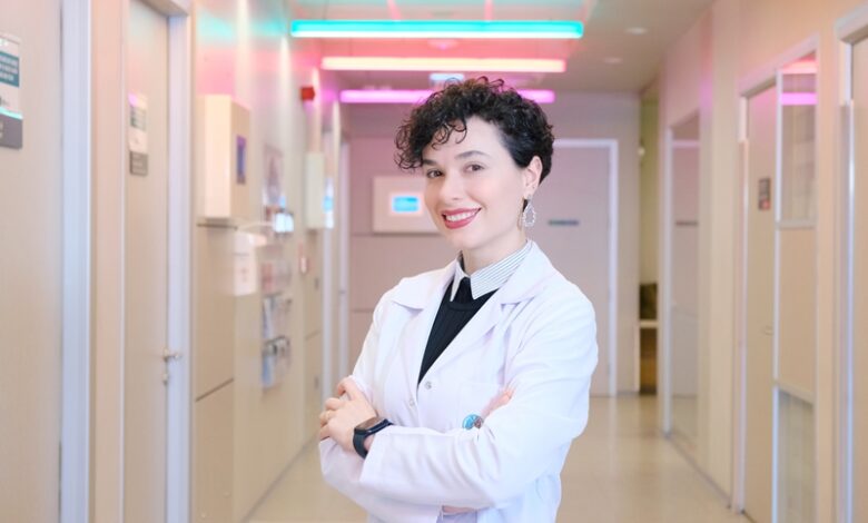 Psikolog Emine Akın Aytop : “Sağlıklı beslenme takıntısı mental hastalık boyutuna varabilir!” Psikolog Emine Akın Aytop : “Sağlıklı beslenme takıntısı mental hastalık boyutuna varabilir!”