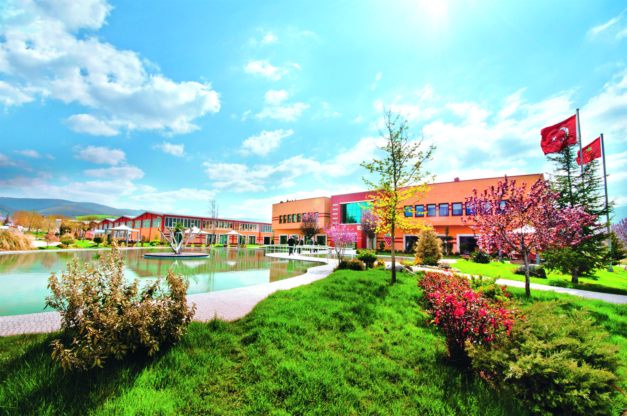 Çilek’ten Üniversite-Sanayi İş Birliğine Örnek Katkı: Muğla Sıtkı Koçman Üniversitesi “Marka Ders” Uygulaması ile Bilgi ve Deneyim Geleceğe Aktarılıyor Çilek’ten Üniversite-Sanayi İş Birliğine Örnek Katkı: Muğla Sıtkı Koçman Üniversitesi “Marka Ders” Uygulaması ile Bilgi ve Deneyim Geleceğe Aktarılıyor