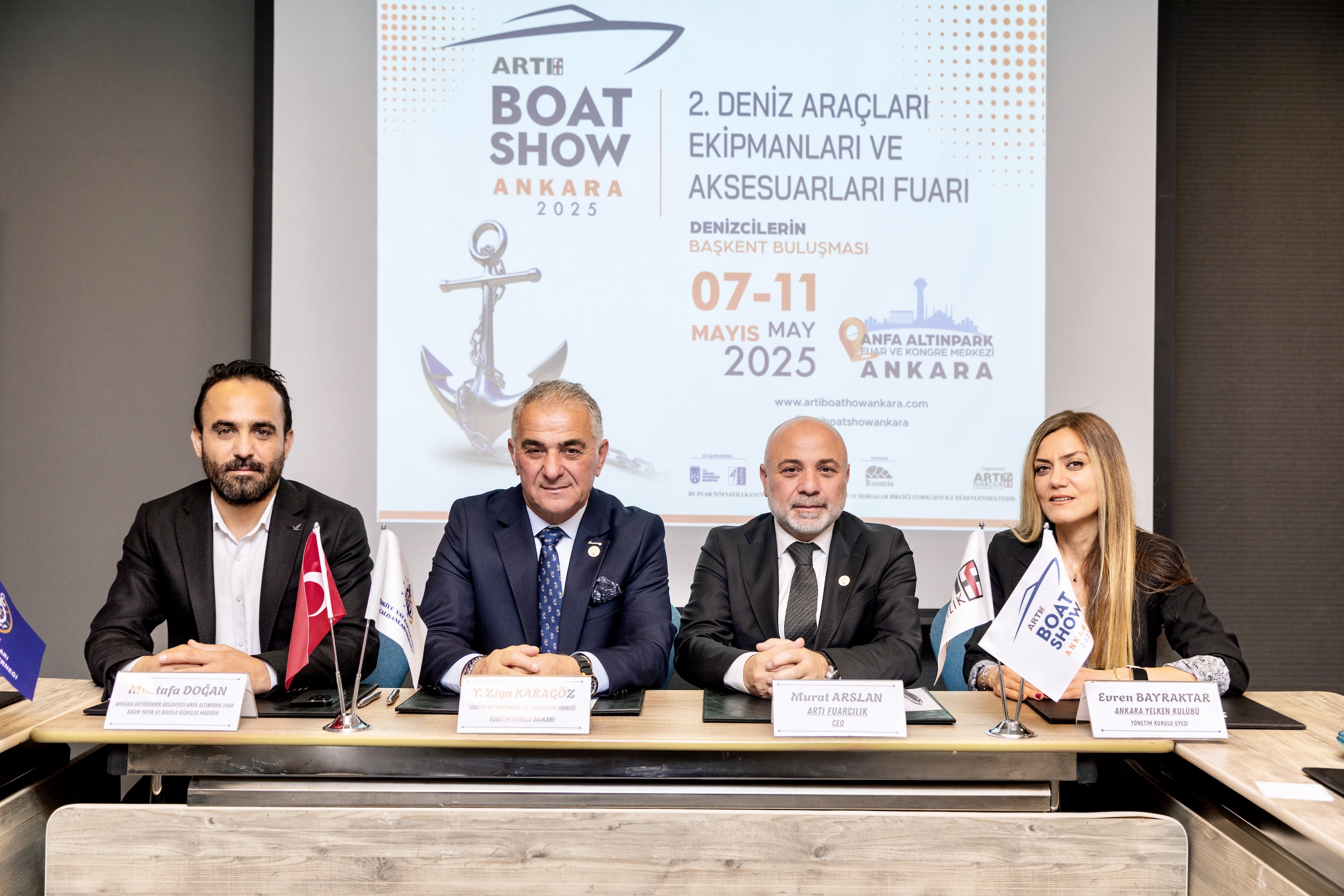 Dünyaya kaptan ihraç ediyoruz, yüzme bilmiyoruz. Dünyaya kaptan ihraç ediyoruz, yüzme bilmiyoruz.