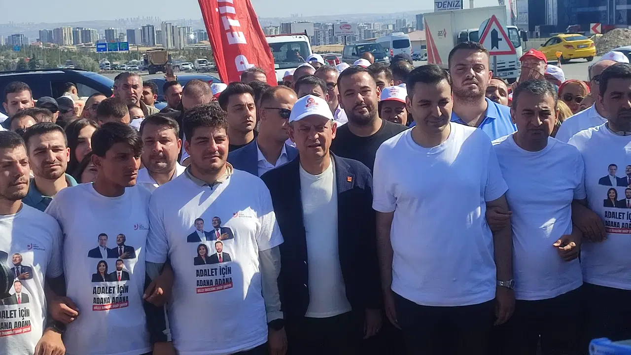 Özgür Özel, ‘Adana’dan Silivri’ye Özgürlük’ yürüyüşünde: Gençlerle bir araya geldi! – Son Dakika Siyaset Haberleri Özgür Özel, ‘Adana’dan Silivri’ye Özgürlük’ yürüyüşünde: Gençlerle bir araya geldi! – Son Dakika Siyaset Haberleri