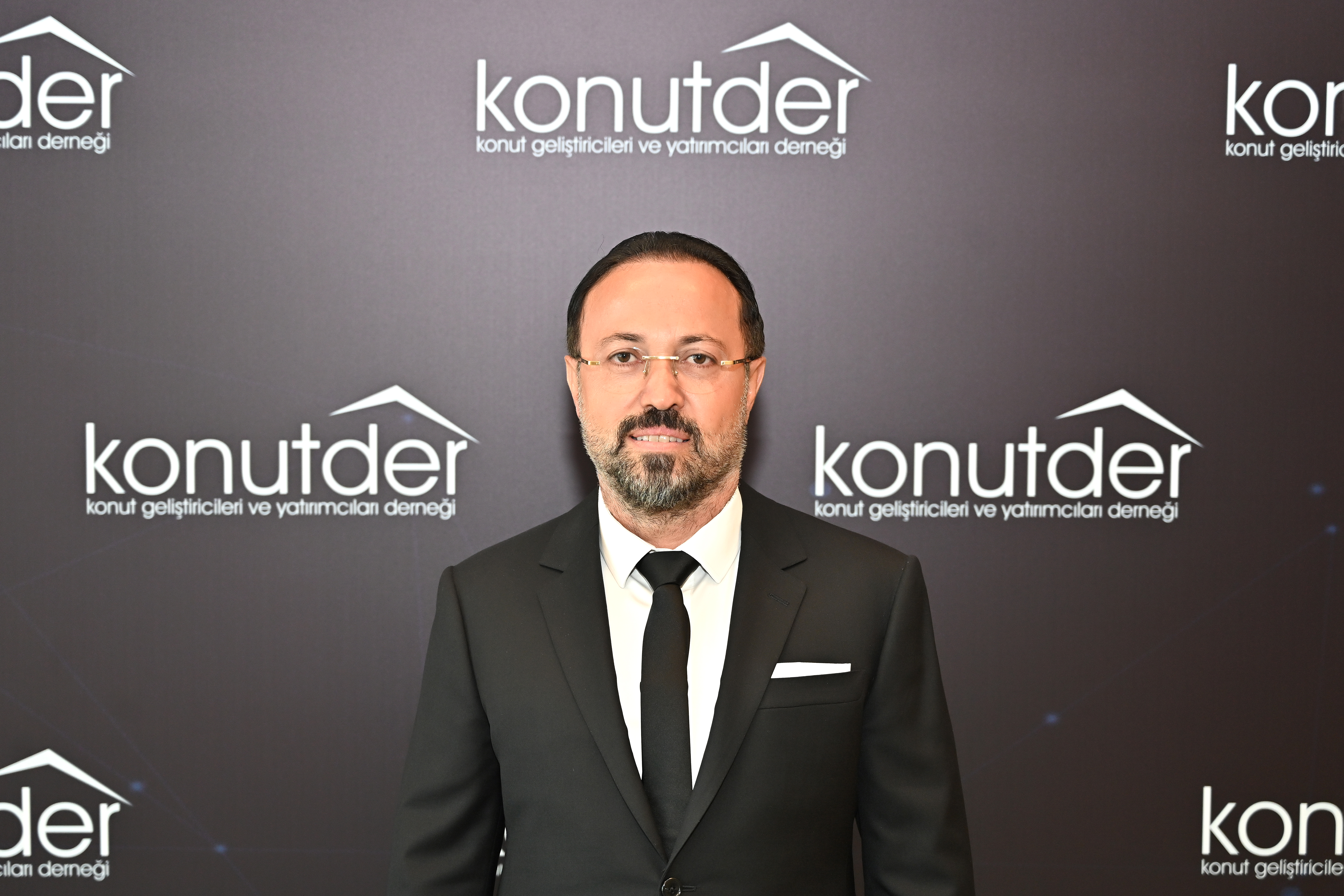 KONUTDER BAŞKANI Ziya Yılmaz: “Kredi Kısıtları Kalkarsa Konut Piyasası Daha da Canlanır” KONUTDER BAŞKANI Ziya Yılmaz: “Kredi Kısıtları Kalkarsa Konut Piyasası Daha da Canlanır”