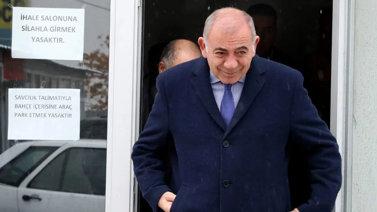 Gürsel Tekin’den işten çıkarma iddiasına yanıt: 41 çalışanımız varsa hemen gelsin, işe başlasın – Son Dakika Siyaset Haberleri