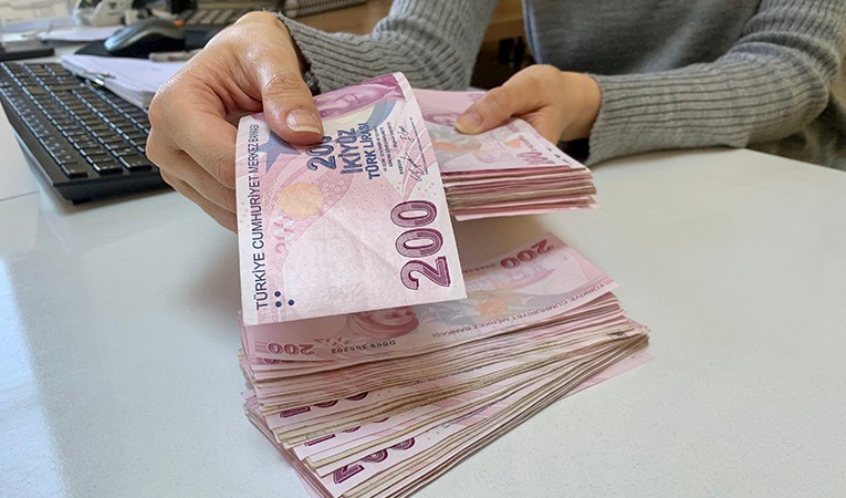 Bütçe Ağustos ayında fazla verdi Bütçe Ağustos ayında fazla verdi