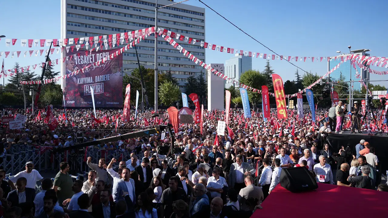 Başkent’te kritik dava öncesi dev miting: Yüzbinler ‘kayyuma, darbeye hayır’ demek için buluştu – Son Dakika Siyaset Haberleri