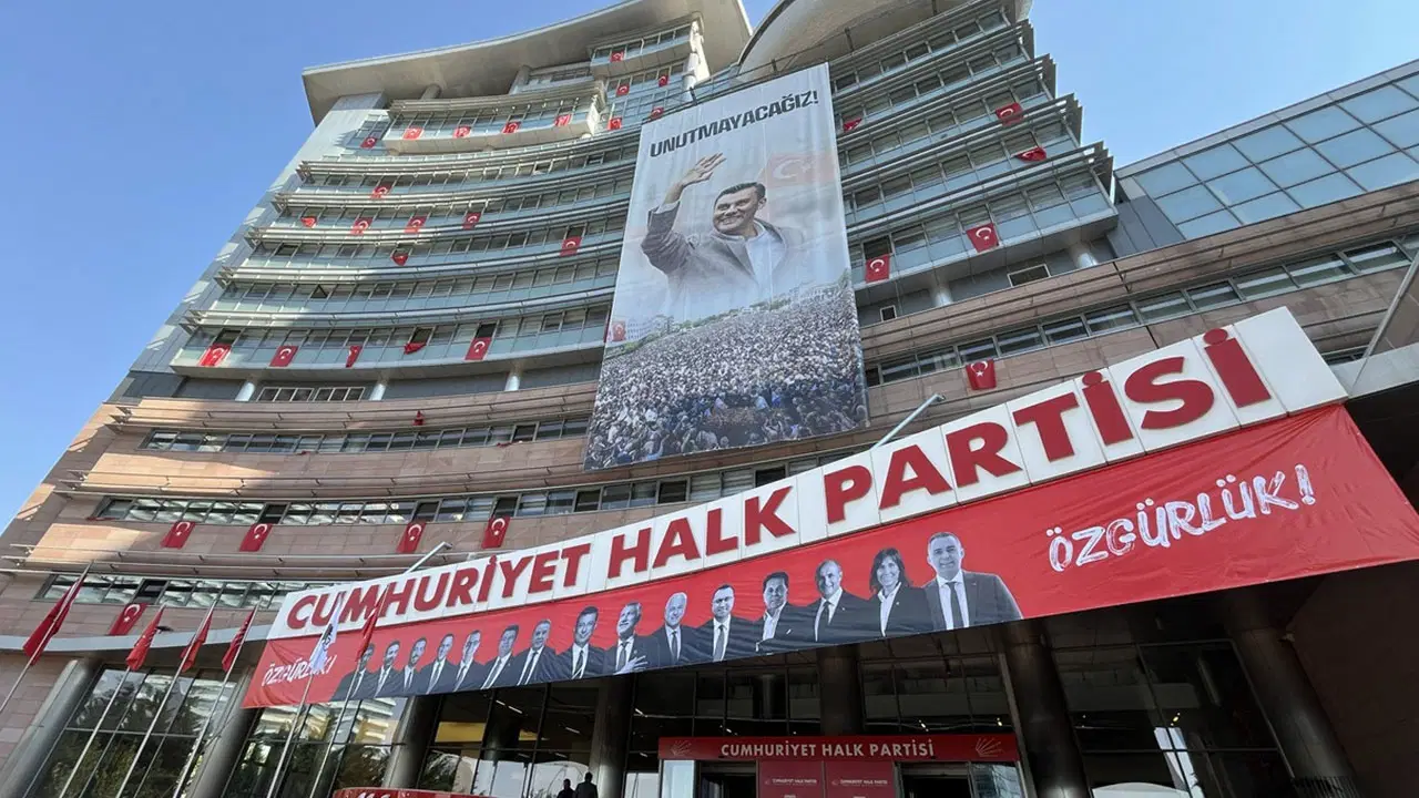 CHP İstanbul İl Yönetimi’nin görevden alınması kararına tepki yağdı: ‘Yok hükmündedir!’ – Son Dakika Siyaset Haberleri CHP İstanbul İl Yönetimi’nin görevden alınması kararına tepki yağdı: ‘Yok hükmündedir!’ – Son Dakika Siyaset Haberleri