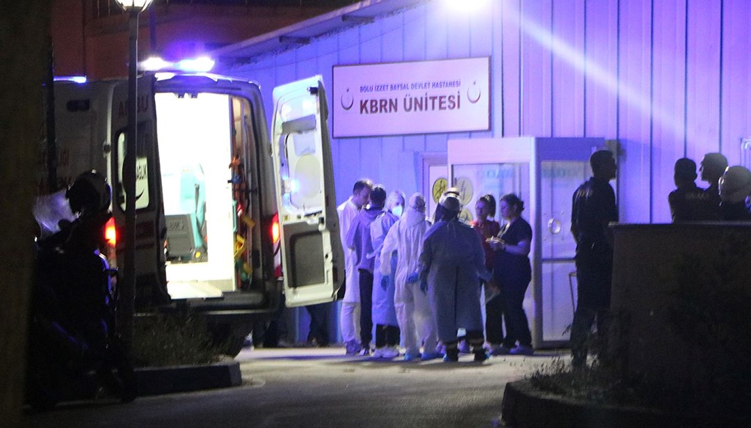 Narkotik operasyonunda şüpheli paketten gaz yayıldı: 9 polis ölümden döndü Narkotik operasyonunda şüpheli paketten gaz yayıldı: 9 polis ölümden döndü