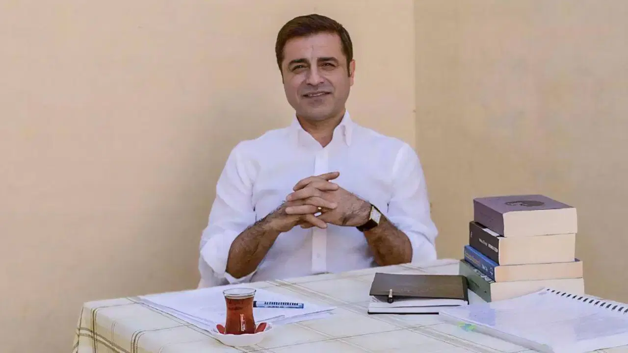 ‘Sakıncalı’ bulundu: Selahattin Demirtaş’ın kitapları cezaevine alınmadı! – Son Dakika Siyaset Haberleri