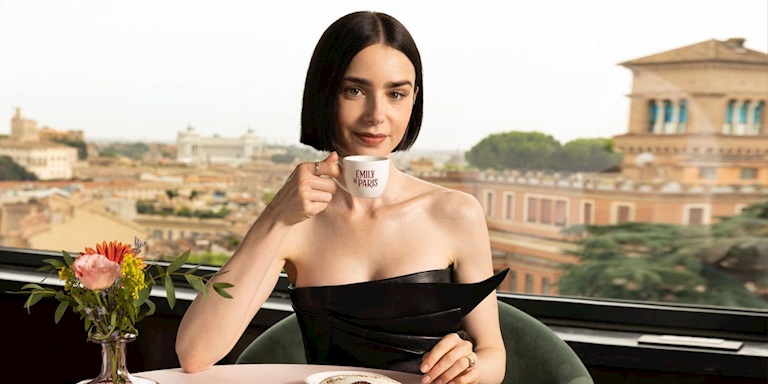 “Emily in Paris”in Roma’ya Uzanan “La Dolce Vita” Stili