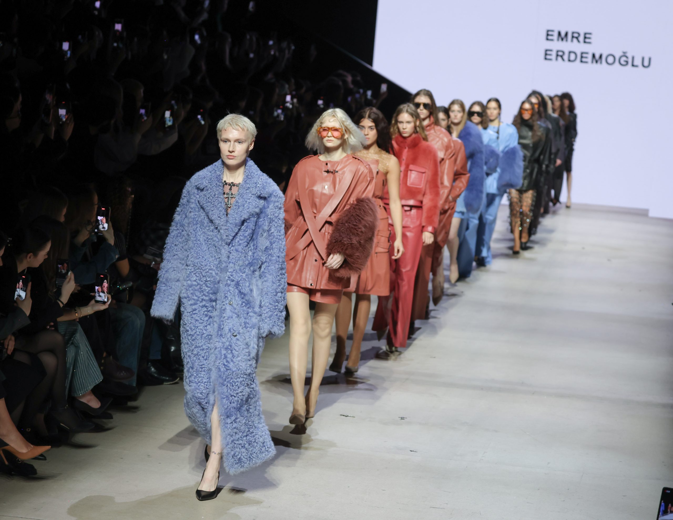 Cennetin batısında, kadının devrimi başlıyor