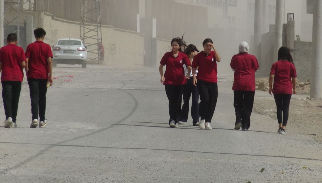 Şırnak’ta fırtına; görüş mesafesi düştü, hava kalitesi düştü