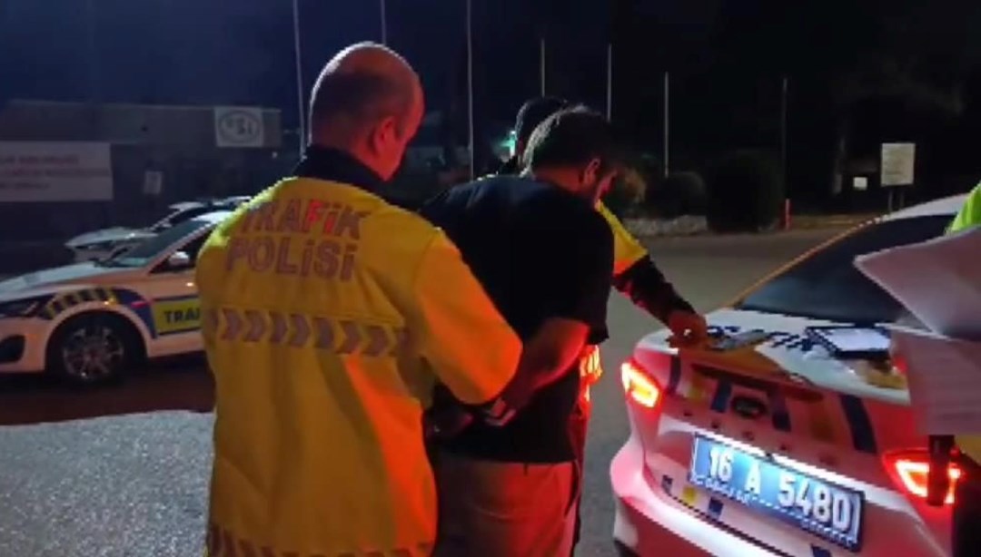 Polis çevirmesinde TC kimlik numarası oyunu: Parmak izi ele verdi Polis çevirmesinde TC kimlik numarası oyunu: Parmak izi ele verdi