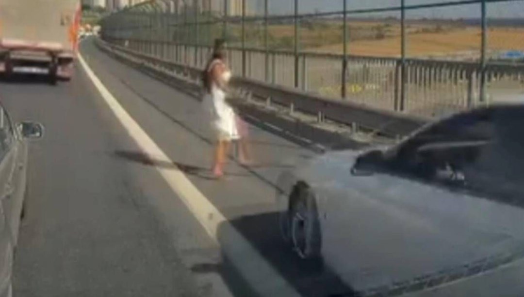 Kediyi kurtarmaya çalıştı, otomobil çarptı: İstanbul’da feci kaza