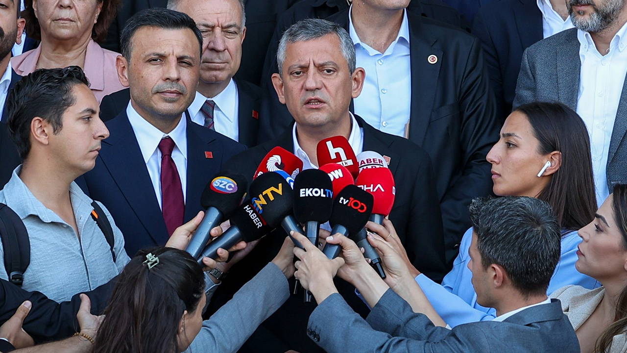 ‘Sağır duymaz uydurur’ demişti… Özgür Özel’den, Erdoğan’a ‘Boeing alımı’ yanıtı: ‘Canlı yayında Trump’a ayarı ver, seni karşılayıp elini sıkacağım!’ – Son Dakika Siyaset Haberleri